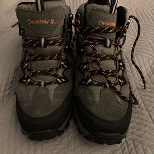 Mens Bearpaw hiking boots, New 8.5
